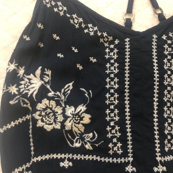 ⚡️Hollister fringed cropped tank - Picture 3 of 4